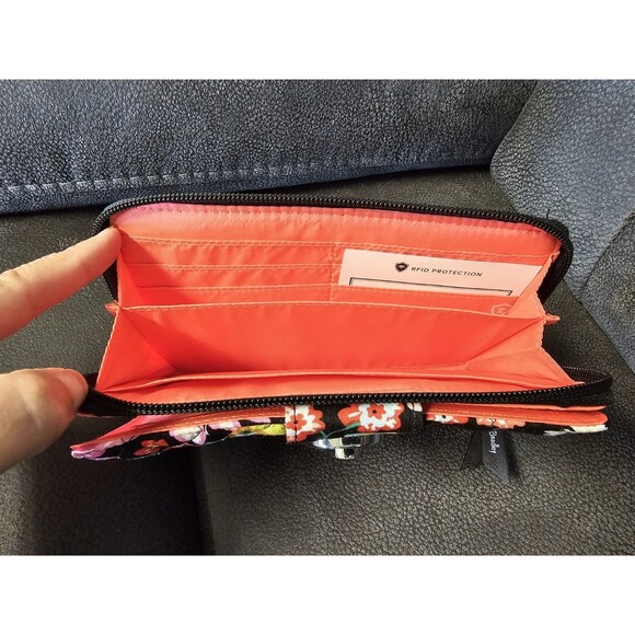 Vera Bradley RFID Turnlock Wallet Tangerine Twist New without Tags - Picture 6 of 8